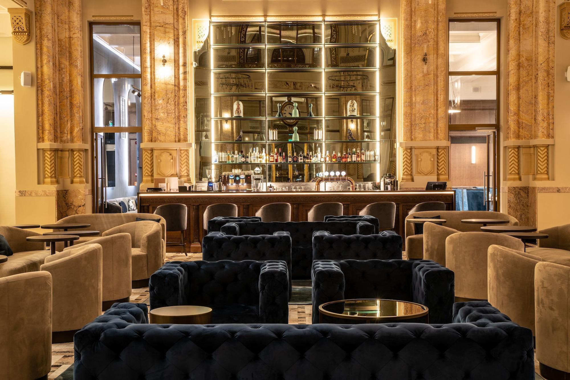 The Marmorosch Bucharest, Autograph Collection Hotel Eksteriør billede The bar at the Hotel de Crillon