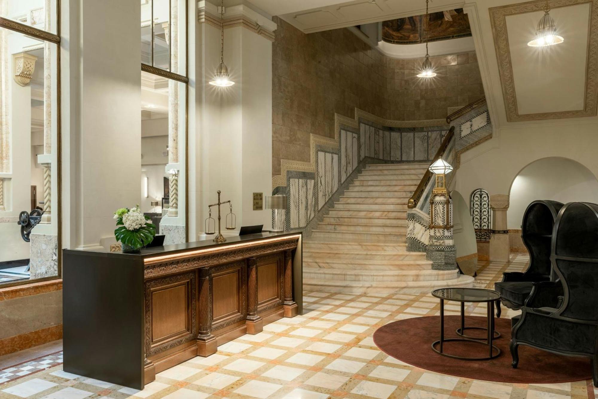 The Marmorosch Bucharest, Autograph Collection Hotel Eksteriør billede The lobby of the hotel