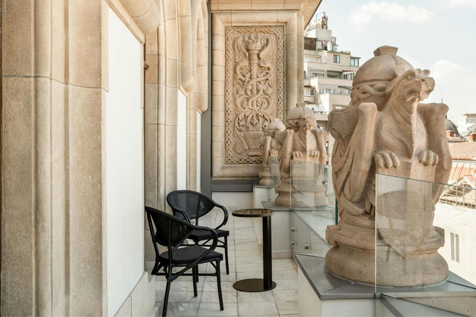 The Marmorosch Bucharest, Autograph Collection Hotel Eksteriør billede The balcony of the suite
